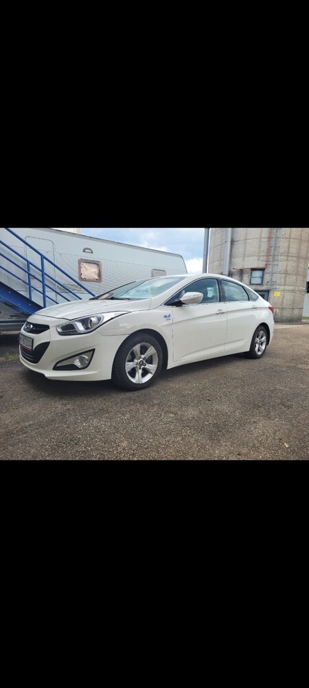 Hyundai i40 162.000 km 5.200 € Stuttgart 70173