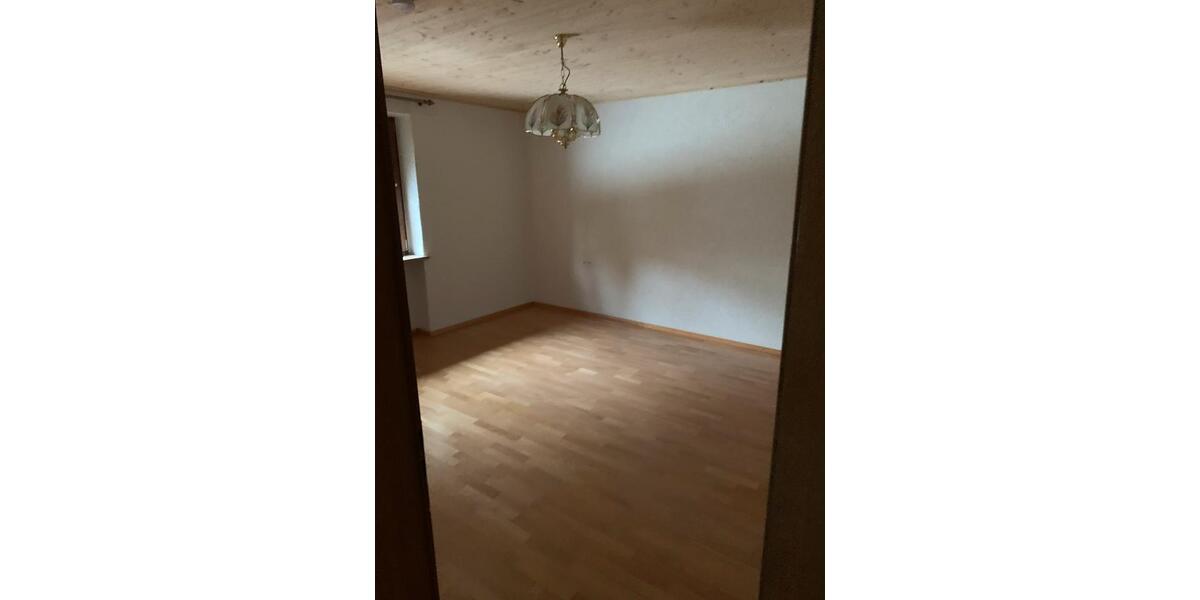 Erdgeschoßwohnung Luhe-Wildenau Wildenau - 4 Zimmer, 90 m&sup2;, 650&euro; | Angebot:26136132