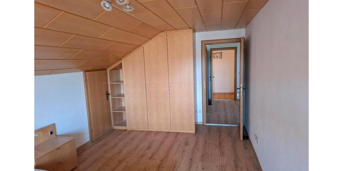 Dachgeschoßwohnung Burgkirchen an der Alz - 2.5 Zimmer, 70 m&sup2;, 750&euro; | Angebot:25309043