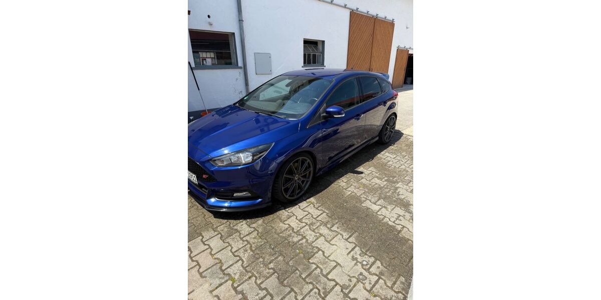 Ford Focus 85.000 km 16.999 &euro; Dinkelscherben 86424