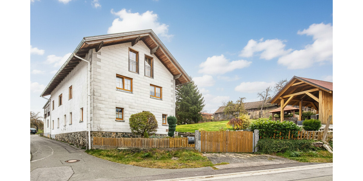 Charmantes Zweifamilienhaus mit loftartigem Dachausbau in ruhiger Lage - Zweifamilienhaus Neukirchen beim Heiligen Blut / Lamberg Lamberg | Angebot:23653413