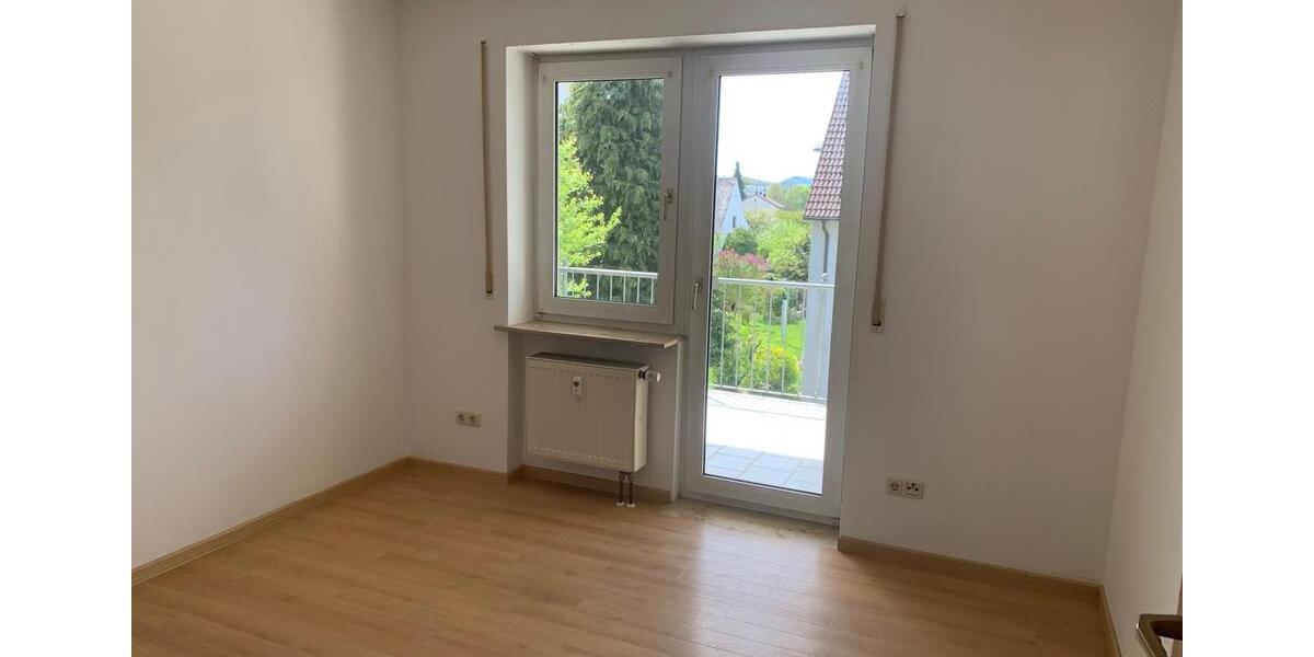 Etagenwohnung Ebermannstadt - 3 Zimmer, 85 m&sup2;, 850&euro; | Angebot:26409765