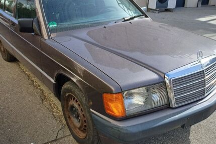 Mercedes-Benz 190 121.940 km 3.750 &euro; Straßberg 72479