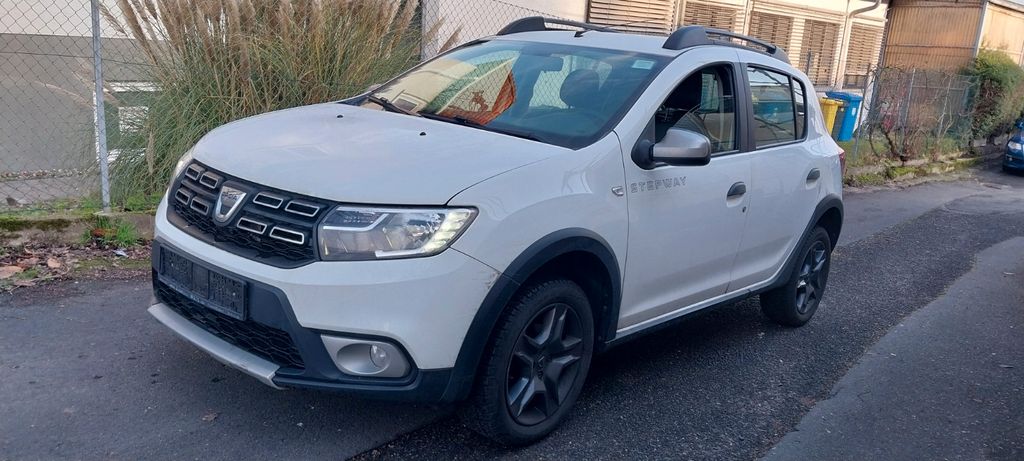 Dacia Sandero 108.000 km 7.999 &euro; Kelkheim ( Taunus ) 65779