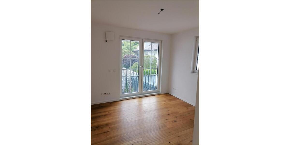 Doppelhaushälfte Gilching - 7 Zimmer, 137 m&sup2;, 2.750&euro; | Angebot:24889916