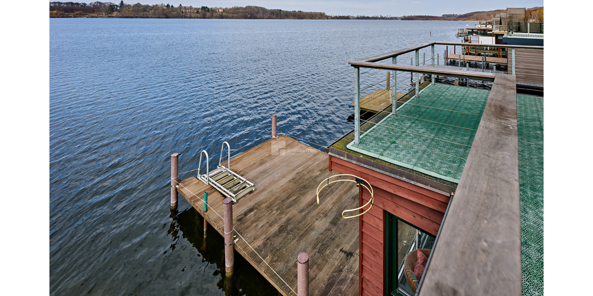 Reetgedecktes, winterfestes Bootshaus mit Bootsgarage und Motorboot am Ziegelsee sofort nutzbar - Ferienhaus Schwerin Werdervorstadt | Angebot:26421371