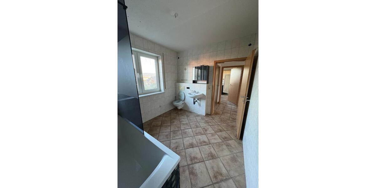 Einfamilienhaus Bad Salzungen - 8 Zimmer, 186 m&sup2;, 299.000&euro; | Angebot:25806627