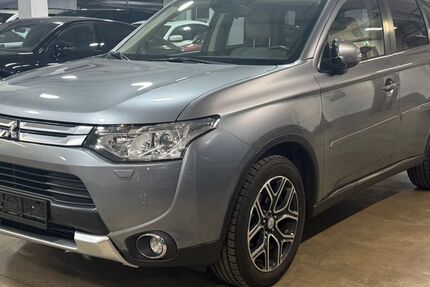 Mitsubishi Outlander 152.350 km 11.900 &euro; München 81677
