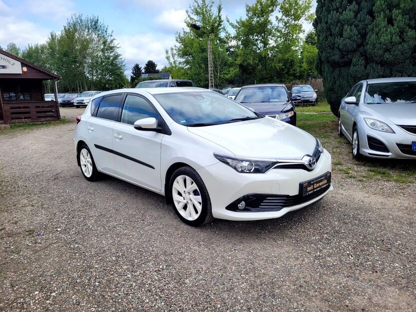 Toyota Auris 100.000 km 10.400 € Berlin 13127