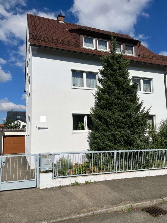 Haus zum Kaufen in Stuttgart 580.000 € 200 m² 9 zimmer