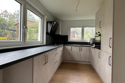 Neuwertig renovierte 4-Zimmer-Wohnung in ruhiger Lage mit großzügiger Gartenfläche 4 zimmer