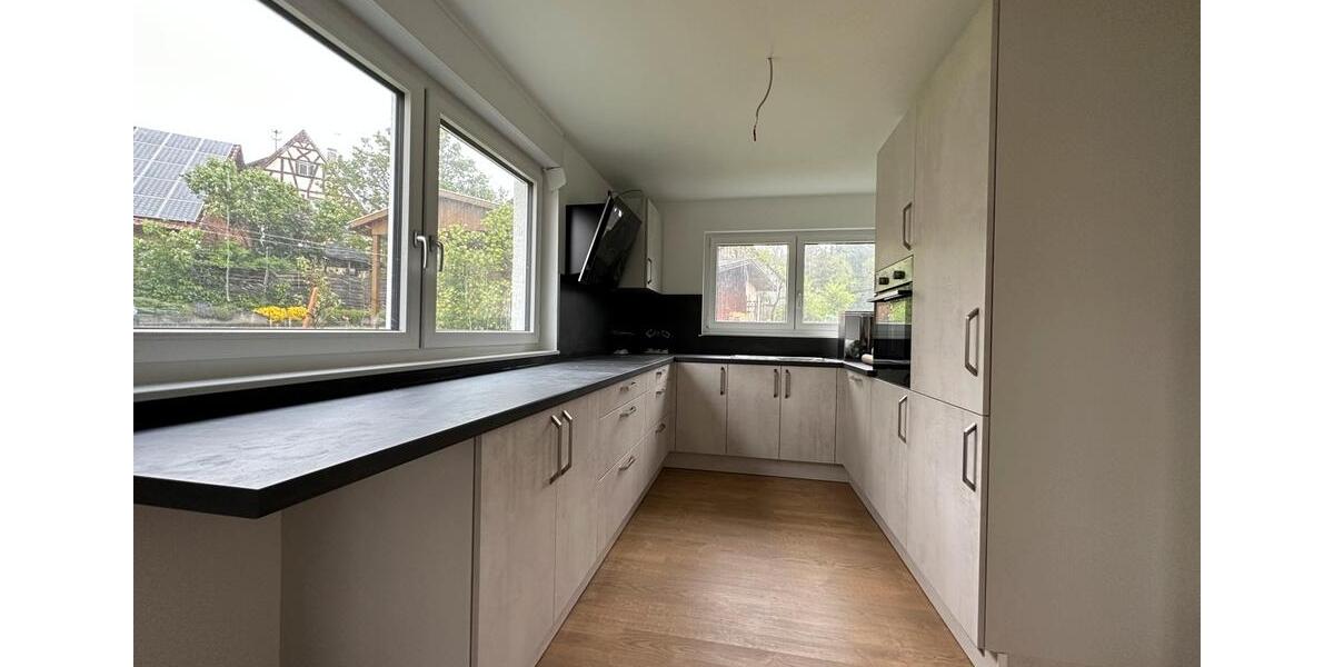 Neuwertig renovierte 4-Zimmer-Wohnung in ruhiger Lage mit großzügiger Gartenfläche 4 zimmer