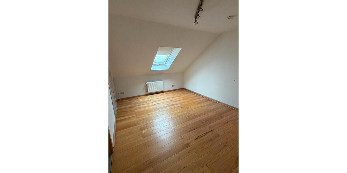 Doppelhaushälfte Bad Hersfeld - 7 Zimmer, 164 m&sup2;, 1.629&euro; | Angebot:25886917