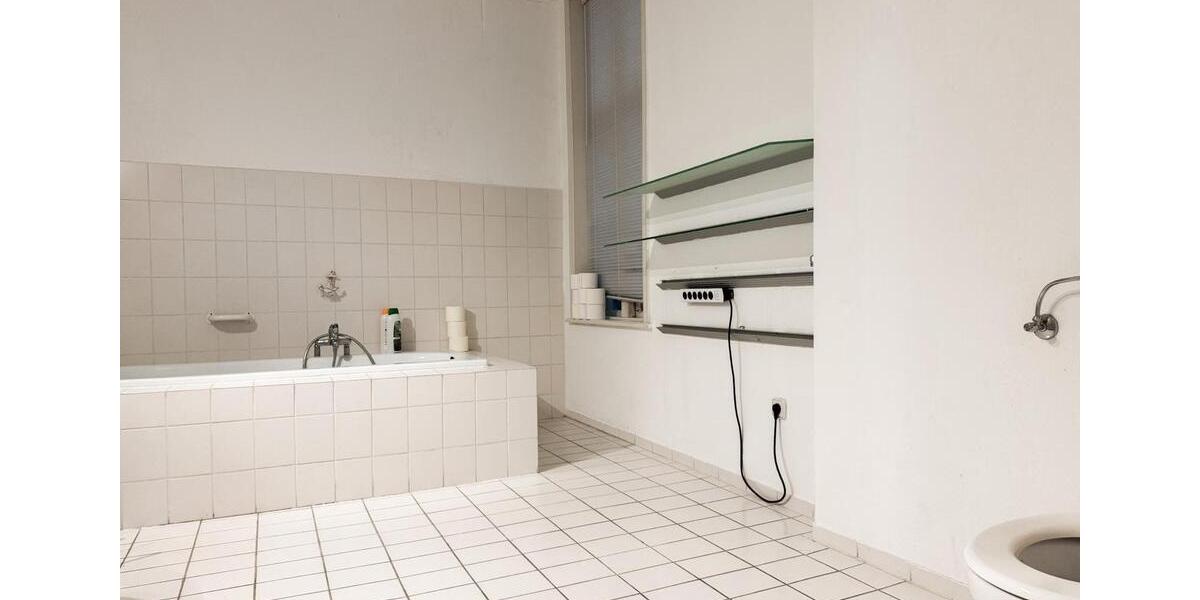 Altbauwohnung mit 4 Zimmern in der Innenstadt - Wg geiegnet 4 zimmer