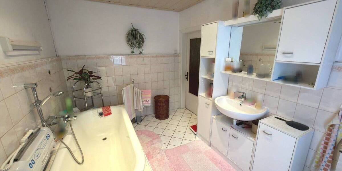 Einfamilienhaus Bad Langensalza - 8 Zimmer, 142 m&sup2;, 205.000&euro; | Angebot:26730752