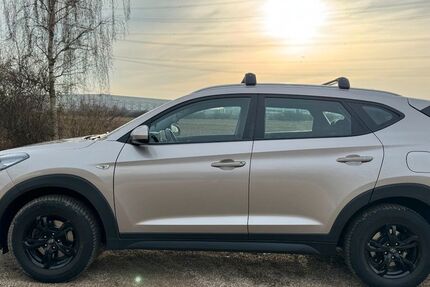 Hyundai TUCSON 99.000 km 15.000 &euro; Flörsheim 65439