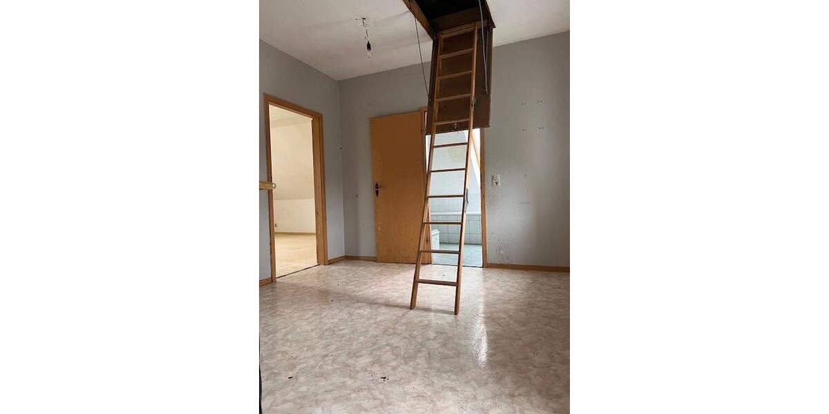 Grosses EFH, 4 Zi., 120 qm, 795 qm Grund, 1.250 € NKM 4 zimmer