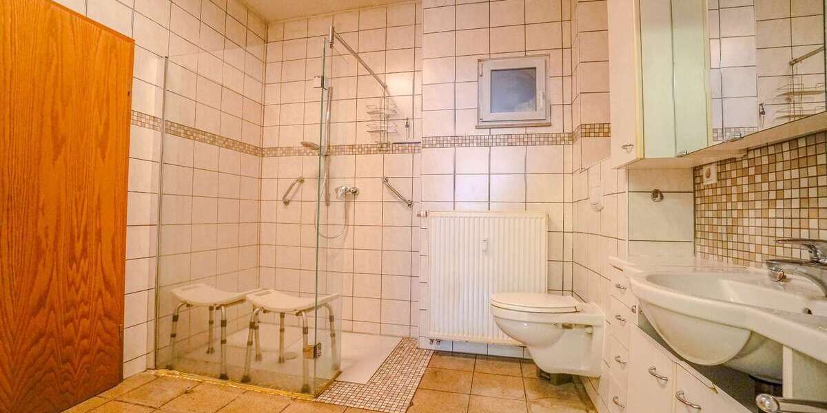 Kapitalanlage: Wohn - und Gewerbeobjekt mit 5 Einheiten in Herborn OT - Mehrfamilienhaus, Wohnhaus Herborn | Angebot:27191513