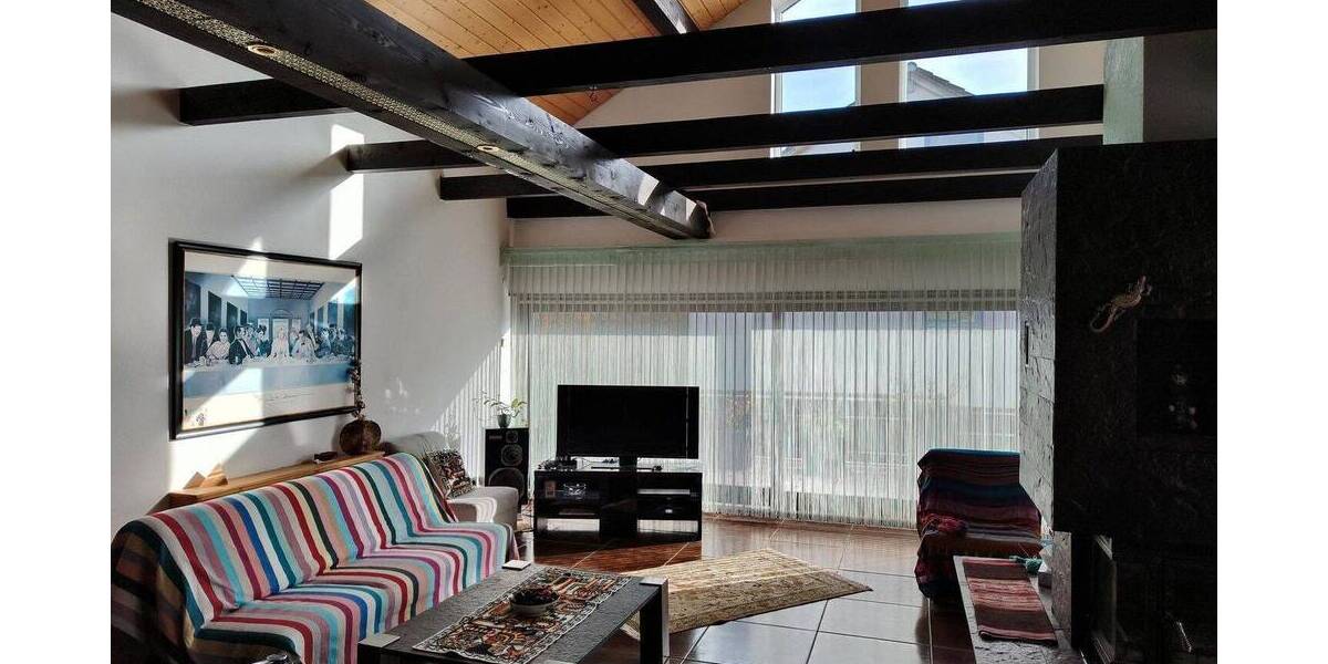 Modernes Einfamilienhaus mit ELW, offenem Kamin und großem Balkon - großzügig und lichtdurchflutet 4 zimmer