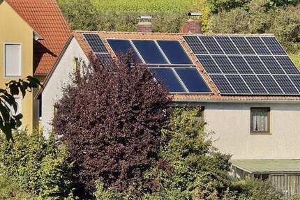 Ein Grundstück mit Zukunft - charmantes Bestands-Einfamilienhaus mit großem Garten & vielseitigem Entwicklungspotenzial in Regensburg-Leoprechting! zimmer