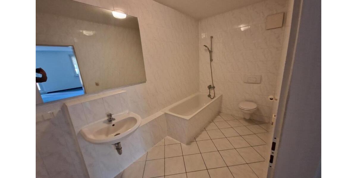 **FRISCH RENOVIERT**1-Zimmer-Wohnung Balkon Bad mit Wanne EBK Fußbodenheizungab 15.03. 1 zimmer