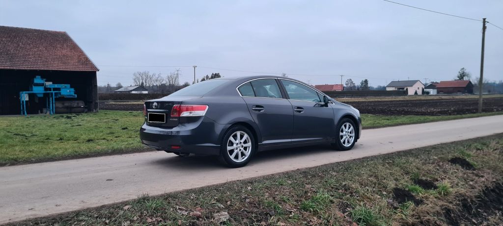 Toyota Avensis 130.000 km 6.900 &euro; München 81241