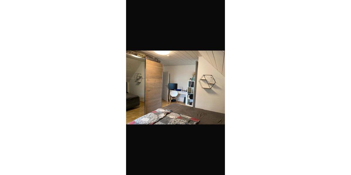 Dachgeschoßwohnung Berg bei Neumarkt in der Oberpfalz - 3 Zimmer, 95 m&sup2;, 1.000&euro; | Angebot:26144196