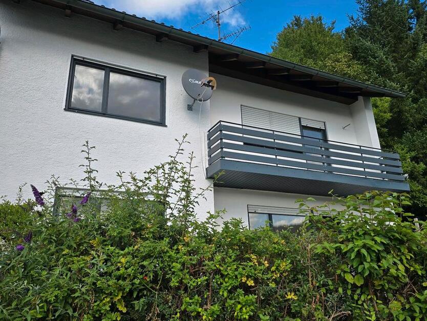 Wohnung 110 qm, mit Garten, Terrasse und Balkon, Ofenheizung