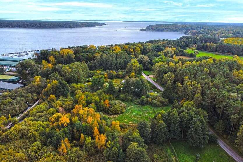 Grundstück zu verkaufen in Waren (Müritz) 12.500 € 13258 m² zimmer