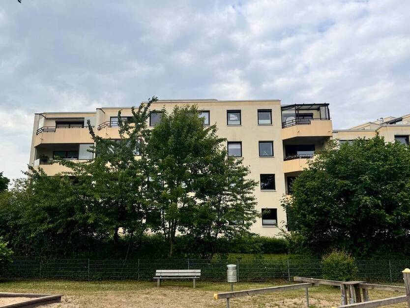 4,5-Zi.-Eigentumswohnung mit gr. Balkon und Pkw-Außenstellplatz in Bad Schwartau (Mühlenteich)