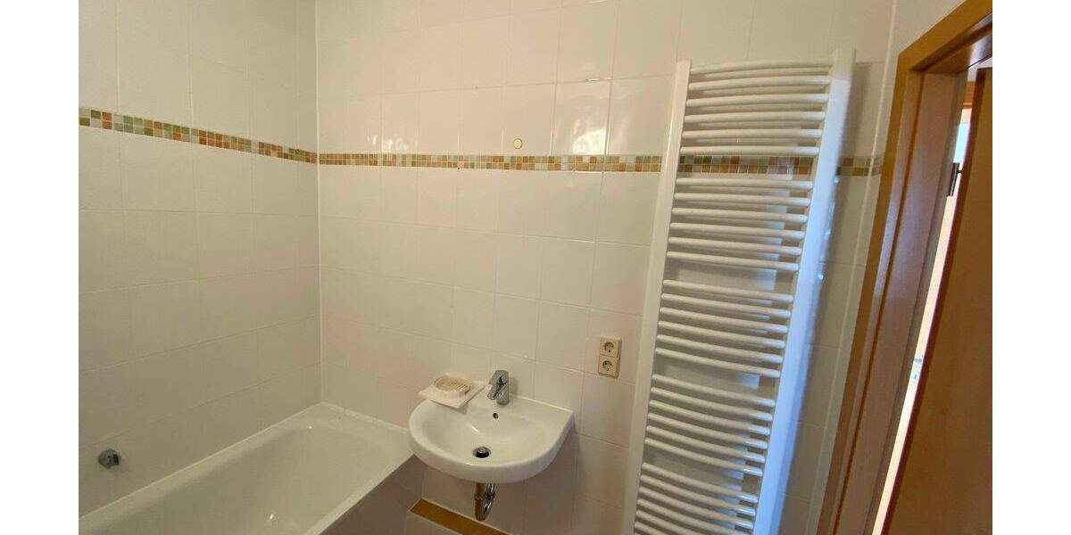 Etagenwohnung Suhl Neundorf - 4 Zimmer, 64 m&sup2;, 340&euro; | Angebot:25645765