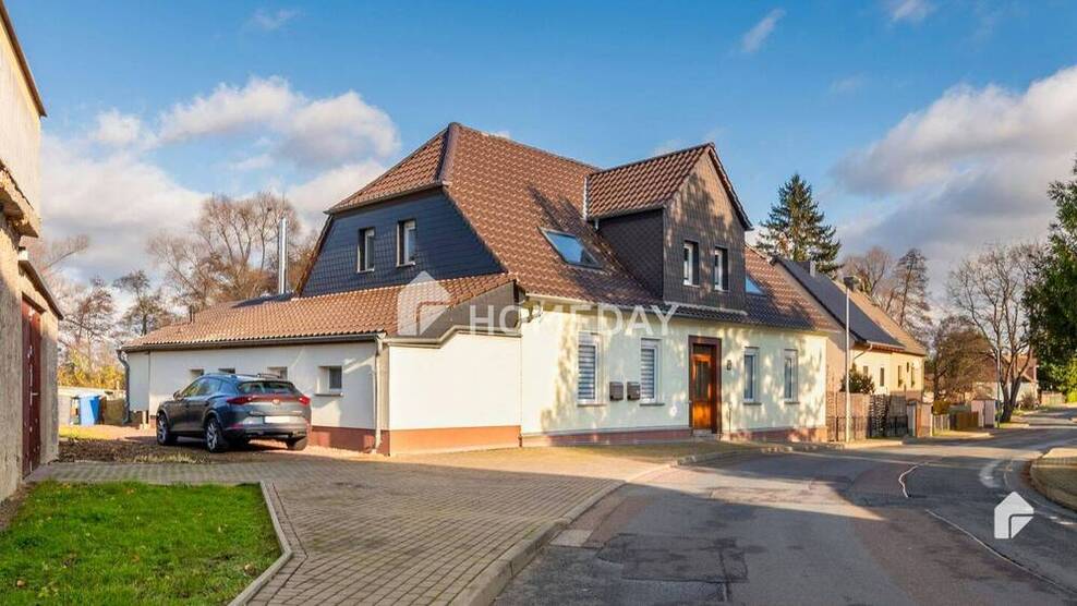 Idyllisches EFH mit EinliegerWohnung, großem Grundstück, Terrasse und 4 Garagen in Milzau