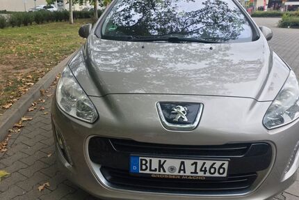 Peugeot 308 96.000 km 2.700 &euro; Weißenfels 06666
