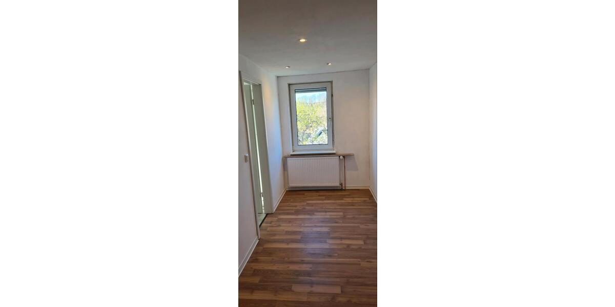 Dachgeschoßwohnung Siegen Eiserfeld - 2 Zimmer, 44 m&sup2;, 430&euro; | Angebot:26310426
