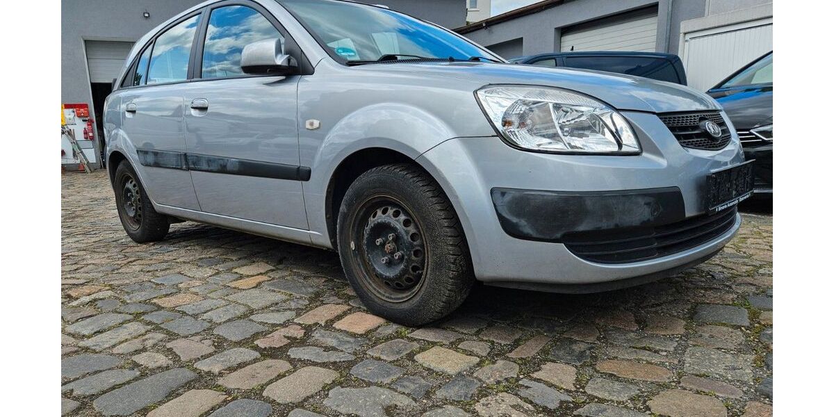 Kia Rio 102.000 km 2.390 € Leipzig 04229