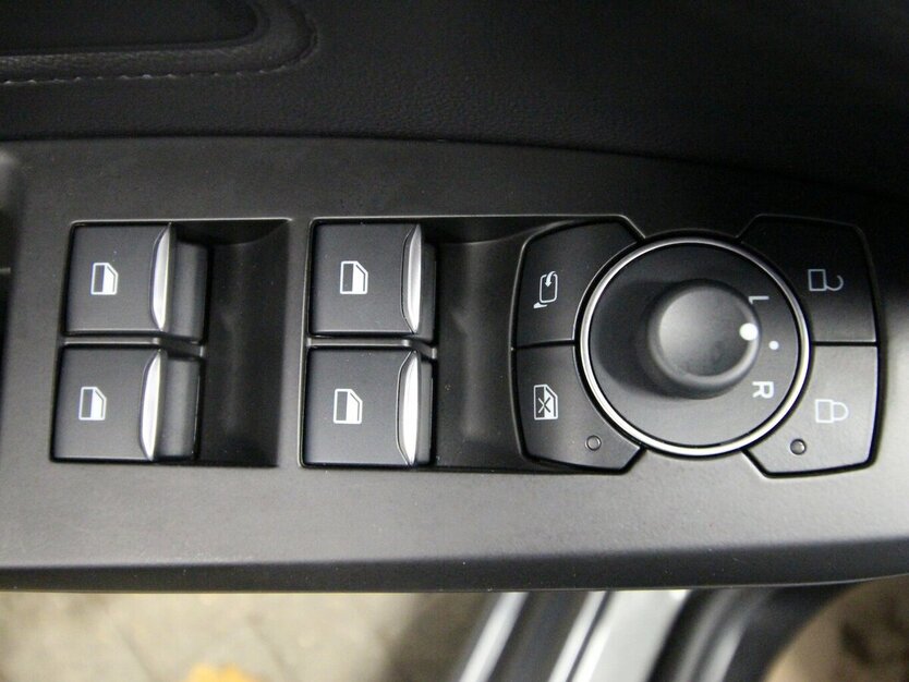 Ford Focus Turnier Mild-Hybrid ST-Line LED+NAVI+ACC 11.904 km 22.500 € Hagenow 19230