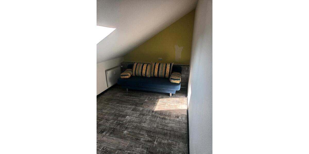 Dachgeschoßwohnung Rennerod - 4 Zimmer, 118 m&sup2;, 125.000&euro; | Angebot:26840332
