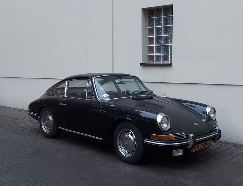 912