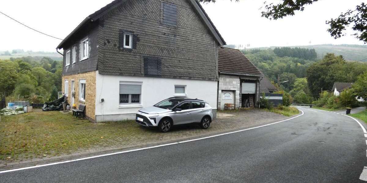 Haus zum Kaufen in Bad Berleburg 189.000 € 195 m² 6 zimmer