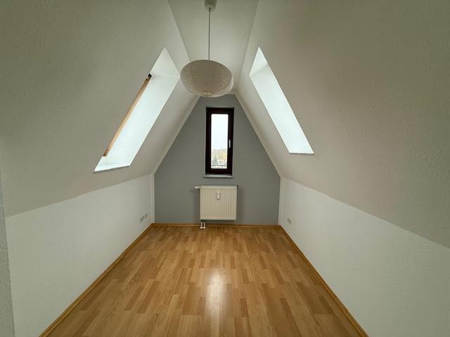 Dachgeschoßwohnung Schwerin Gartenstadt - 3 Zimmer, 69 m&sup2;, 500&euro; | Angebot:24245958