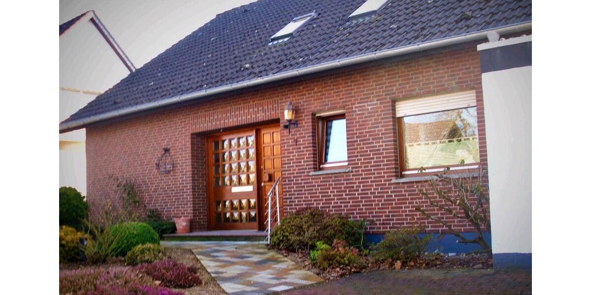 Erdgeschoßwohnung Blomberg - 4 Zimmer, 100 m&sup2;, 750&euro; | Angebot:25297102