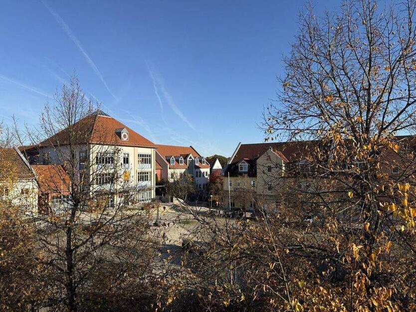 Wohnen und Arbeiten - Große Wohnung mit separatem Büro oder Gästeapartment in Nittendorf! 5 zimmer