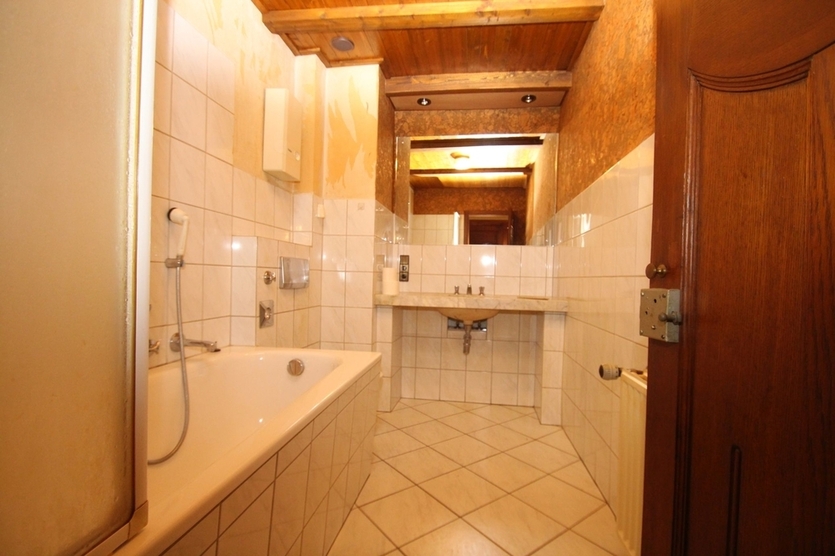 Dreifamilienhaus mit 2 freien Wohnungen und Potenzial