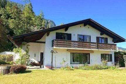 Eck-Grundstück in Best-Lage von Garmisch mit Altbestand 1-2-Familienhaus, Doppel-Garage Stellplätze zimmer