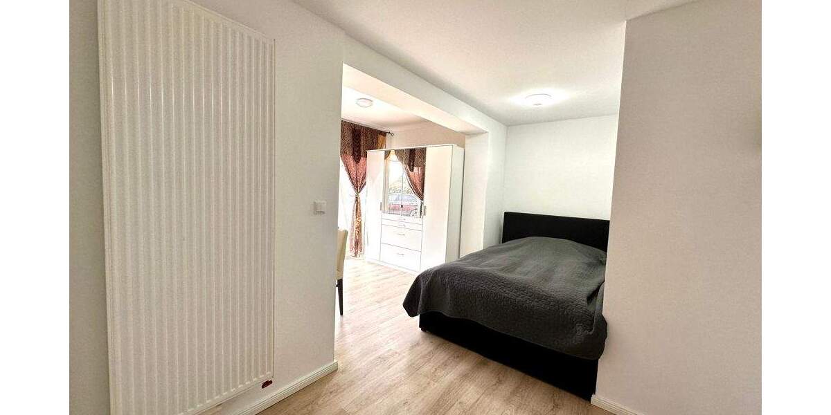 Saniertes Haus mit einigen Garagen - Eigennutzung oder Investition 5 zimmer