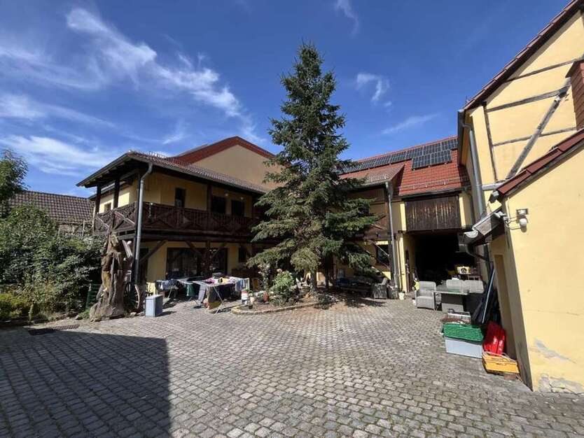 Haus zum Kaufen in Harth-Pöllnitz 200.000 € 200 m²