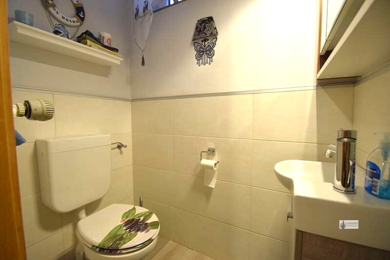 Komplettes EFH für 2 - 4 Personen + Garten + überdachte Terrasse + EBK + Garage + Partykeller 4 zimmer