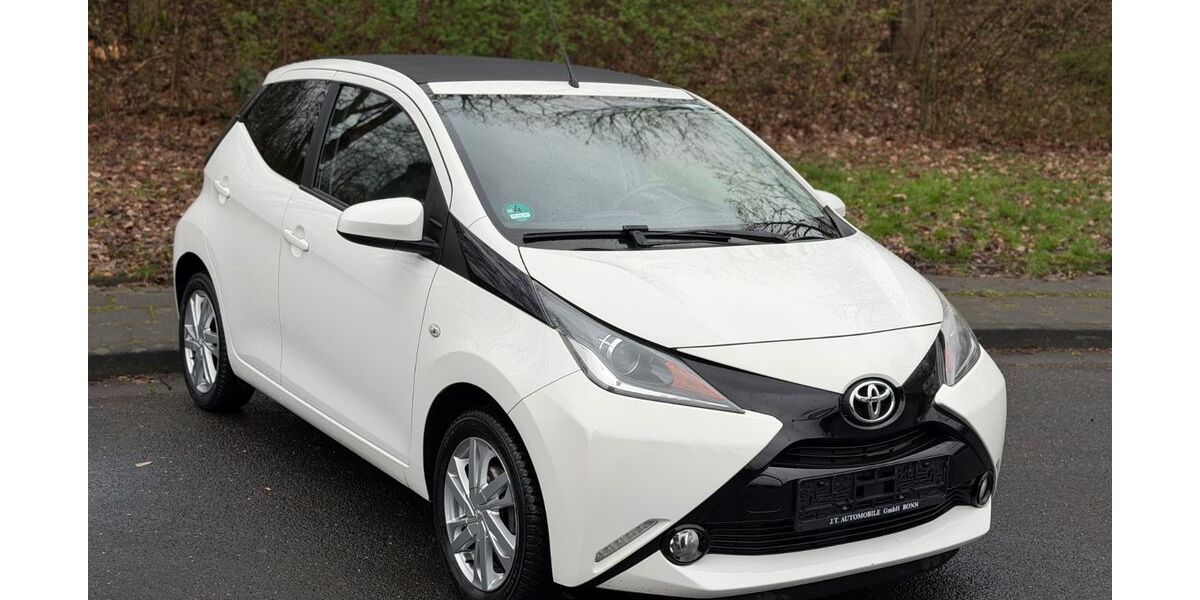Toyota Aygo (X) 56.800 km 7.999 &euro; Bonn 53127