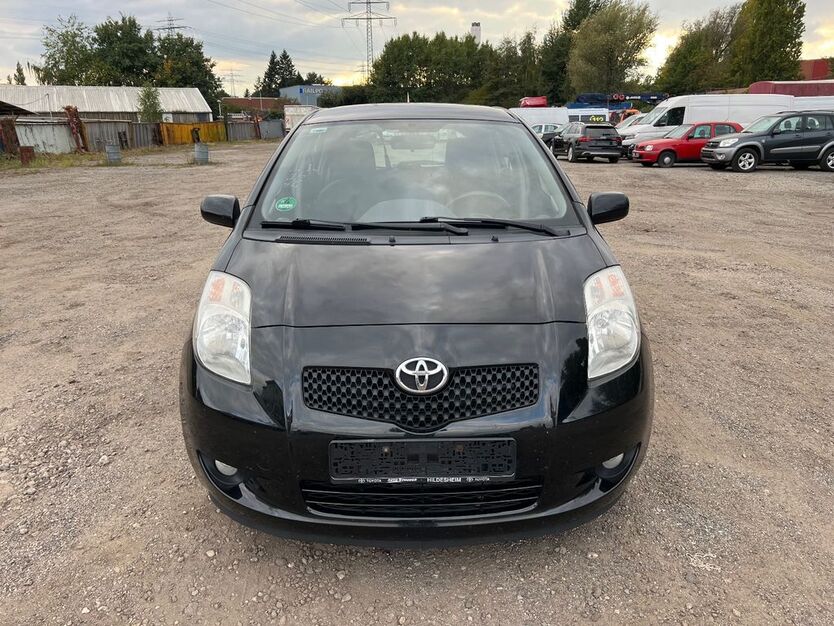 Toyota Yaris 229.626 km 2.500 € Hamburg 22113