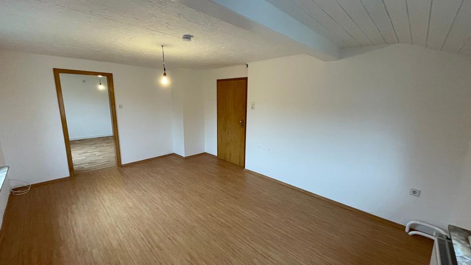 Charmante Doppelhaushälfte mit 4 Zimmern, Küche und kleinem Garten! 4 zimmer